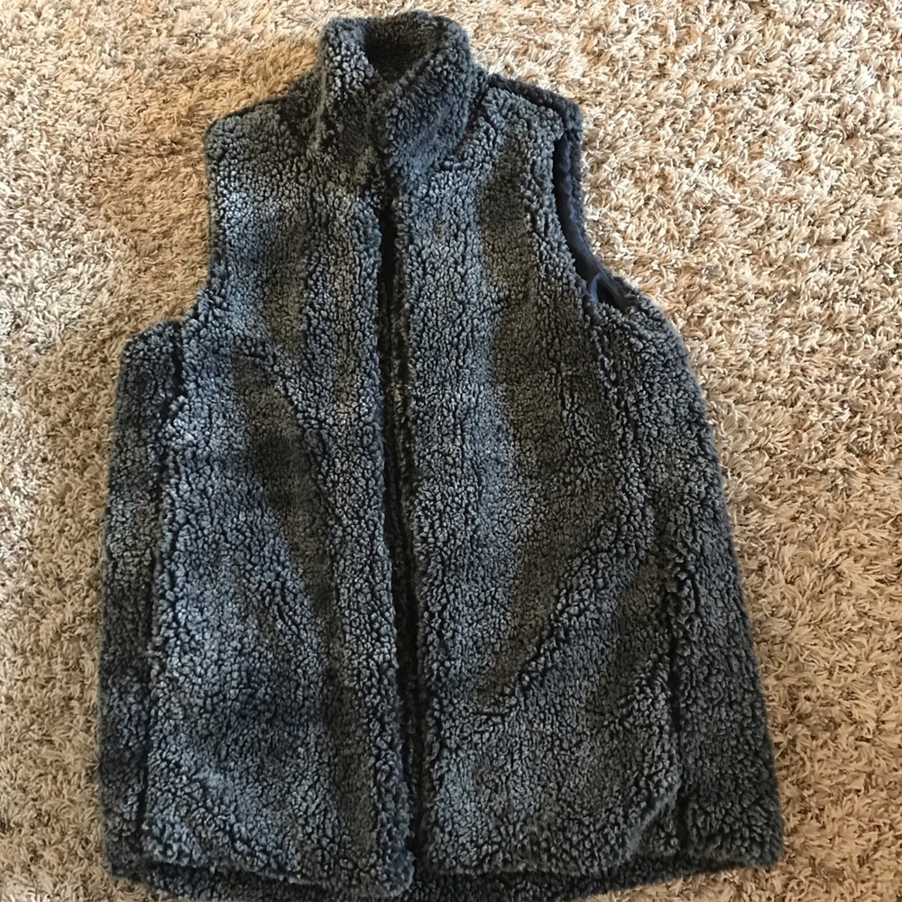 Sherpa collared vest with pockets